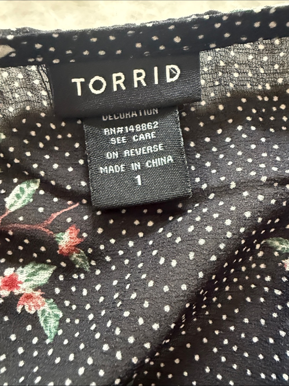 Torrid Ladies Black Dot Floral  Ruffle Sleeve Blouse Size 1 (14/16) - Picture 6 of 6